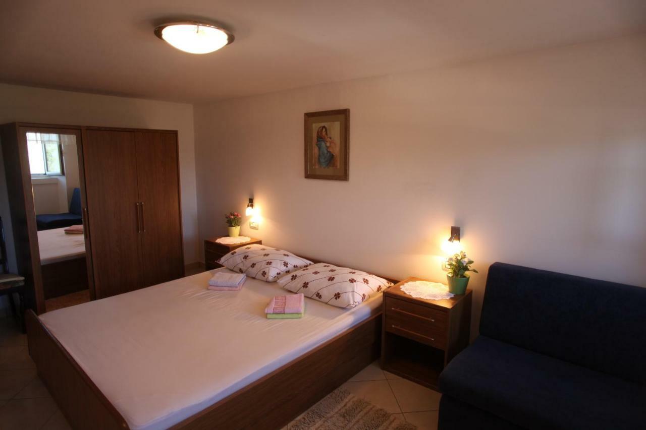 Accommodation Lily Vrana  Экстерьер фото