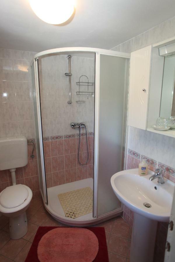 Accommodation Lily Vrana  Экстерьер фото