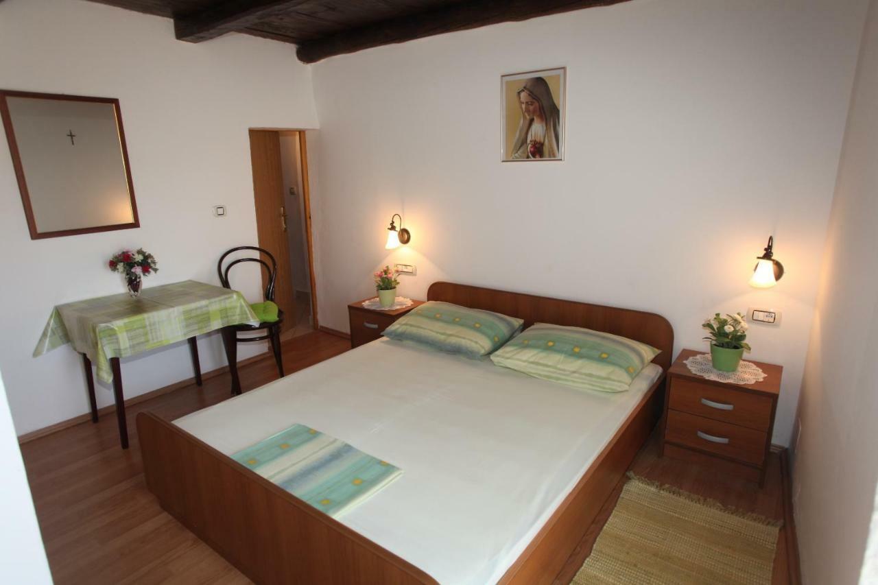 Accommodation Lily Vrana  Экстерьер фото